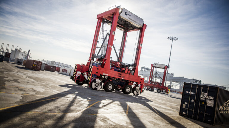 Automatisert Straddle Carrier Applikasjon