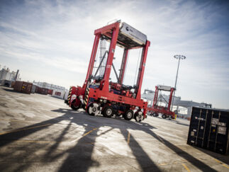 Automatisert Straddle Carrier Applikasjon