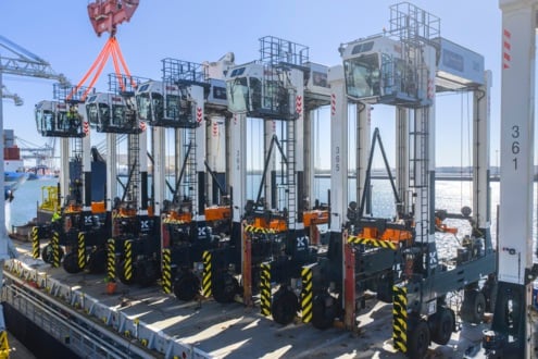 HGT Le Havre 14 hybrid straddle carriers 042026 (3).jpeg HGT Le Havre 14 hybrid straddle carriers 042026 (3).jpeg