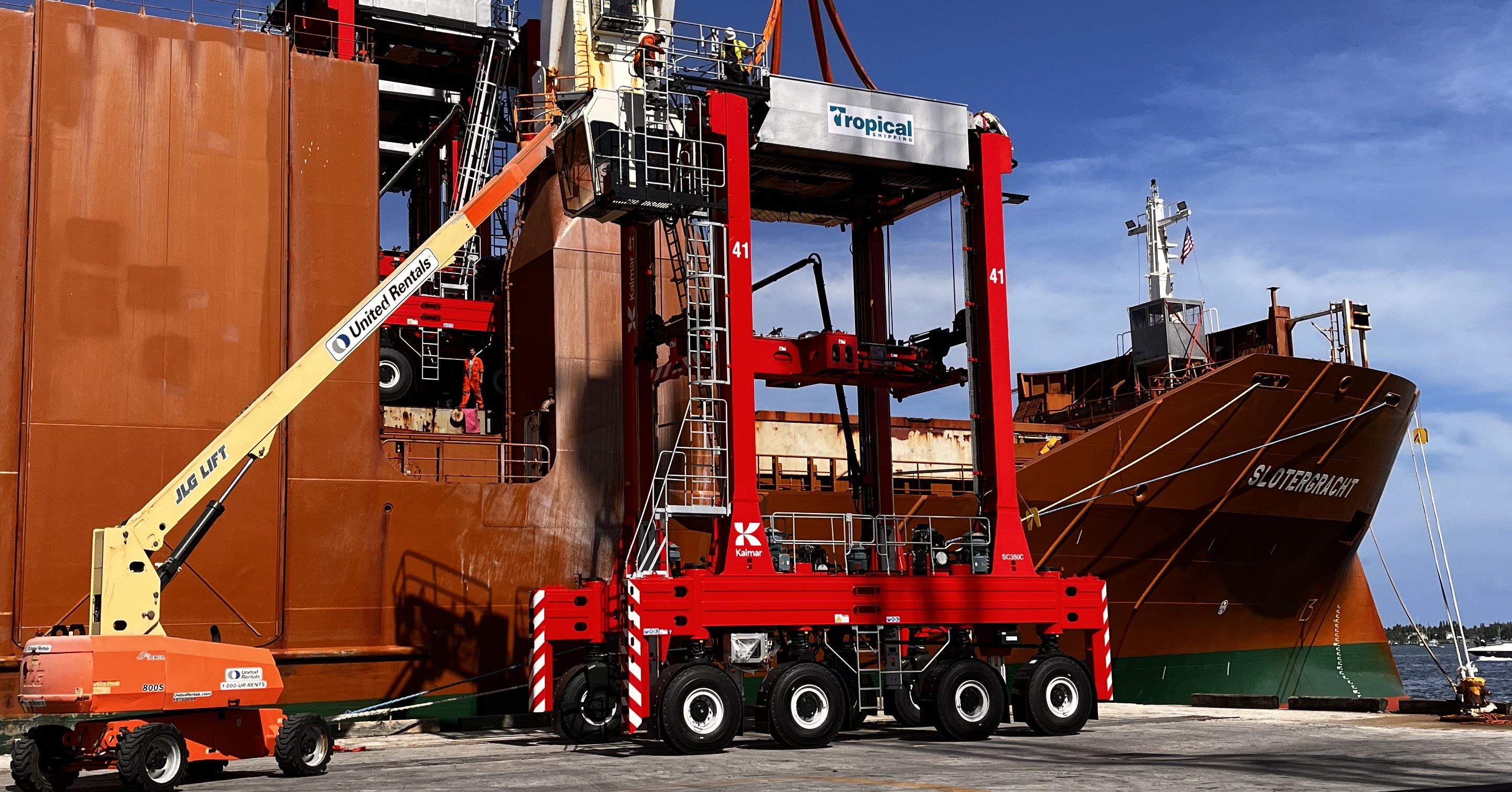 Tropical Shipping takes delivery of new Kalmar Straddle Carriers