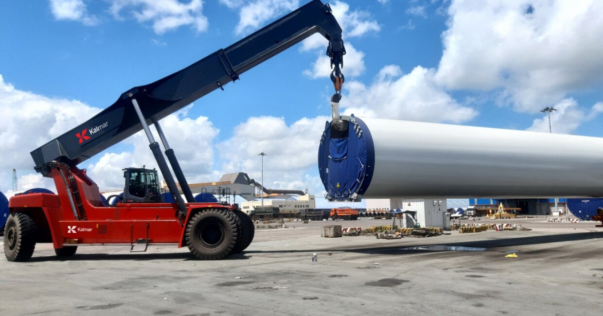 Customise your Kalmar Reachstacker with tailored attachment solutions for your operations