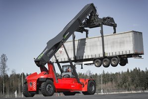 Kalmar eco reachstacker for intermodal applications Kalmar Eco Reachstacker